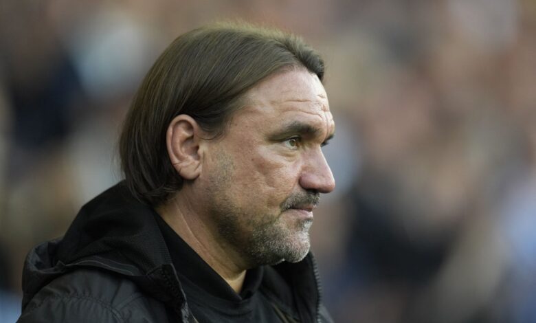 Даниел Фарке се извињава за Леедс навијачима након изласка у шољу у Схеффиелду у среду Даниел Фарке се извињава за Леедс навијачима након изласка у шољу у Схеффиелду у среду