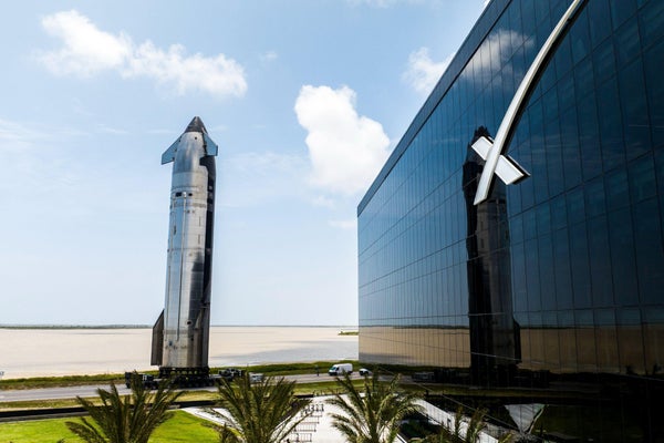 СпацеКс успешно покреће Старсхип СпацеЦрефт након низа Мисхапс