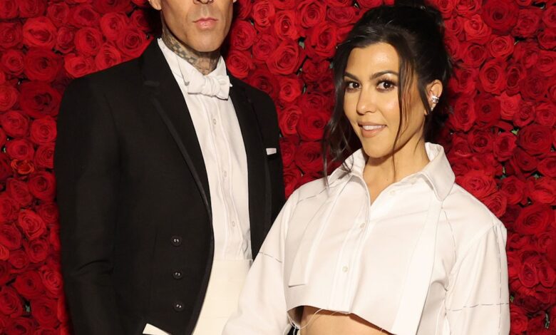 Кортни Кардашијан, син Трависа Баркера Роки на Блинк-182 концертном видеу