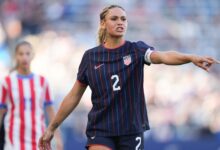 Тринити Родман постиже поене, одушевљени навијачима као победа УСВНТ-а против Парагваја после историјског НВСЛ уговора