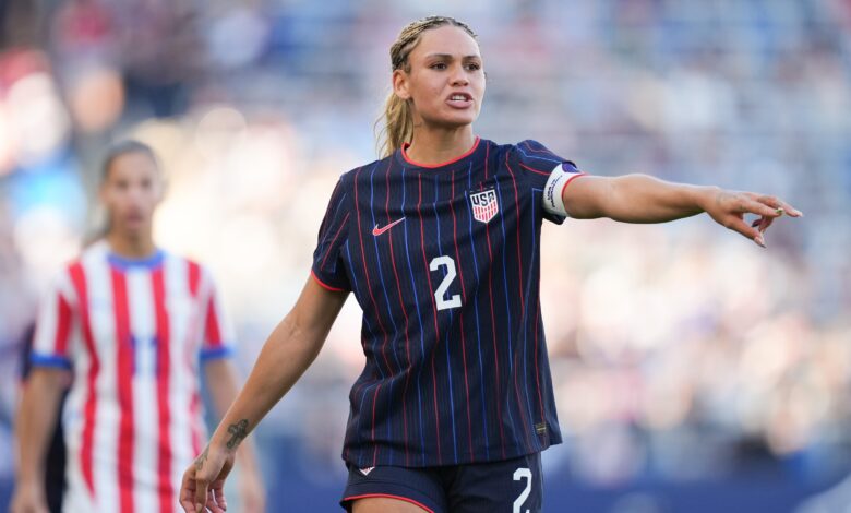 Тринити Родман постиже поене, одушевљени навијачима као победа УСВНТ-а против Парагваја после историјског НВСЛ уговора