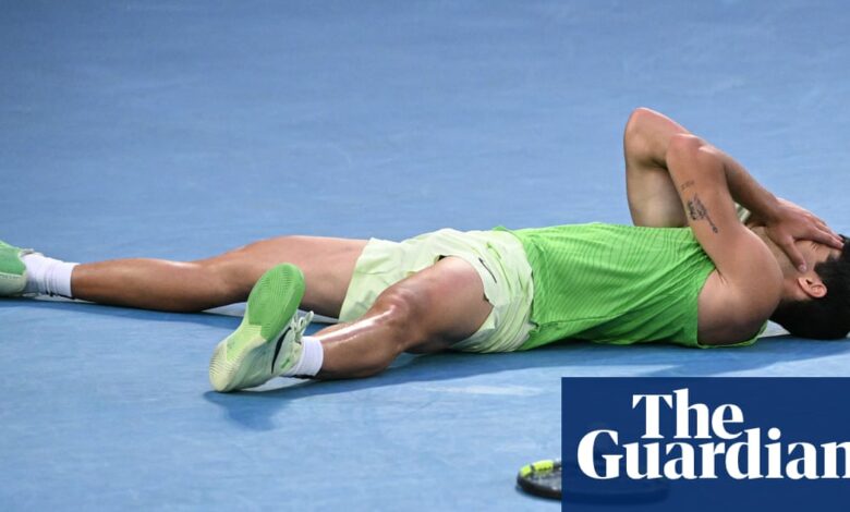 Карлос Алкараз слама Звереву срце након што је преживео грч да би освојио еп у пет сетова | Аустралијан опен 2026