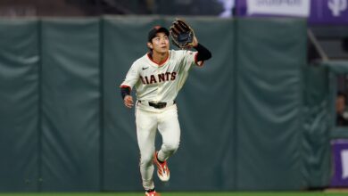 СФ Гиантс помера Јунг Хоо Лееја на десно поље након потписивања Харрисона Бадера СФ Гиантс помера Јунг Хоо Лееја на десно поље након потписивања Харрисона Бадера