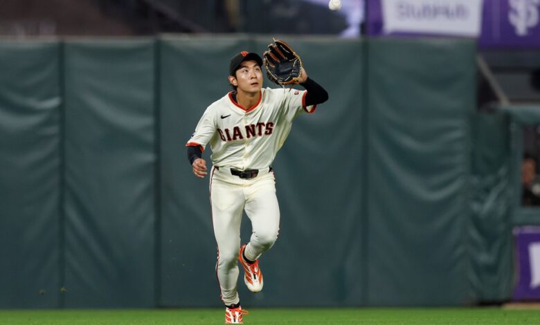 СФ Гиантс помера Јунг Хоо Лееја на десно поље након потписивања Харрисона Бадера