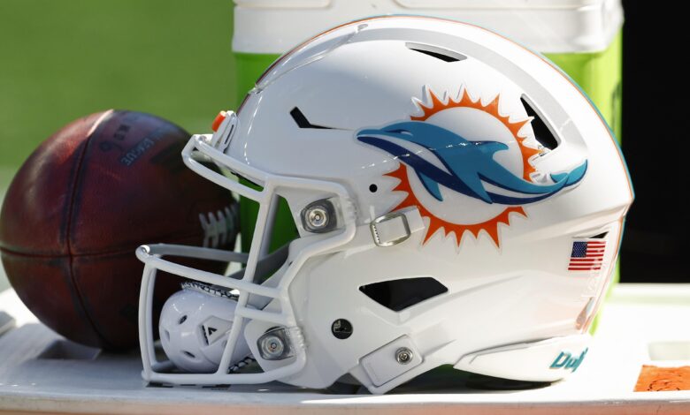 Боби Словик, Делфини су наводно пристали да уговоре као ОЦ под ХЦ Џефом Хафлијем