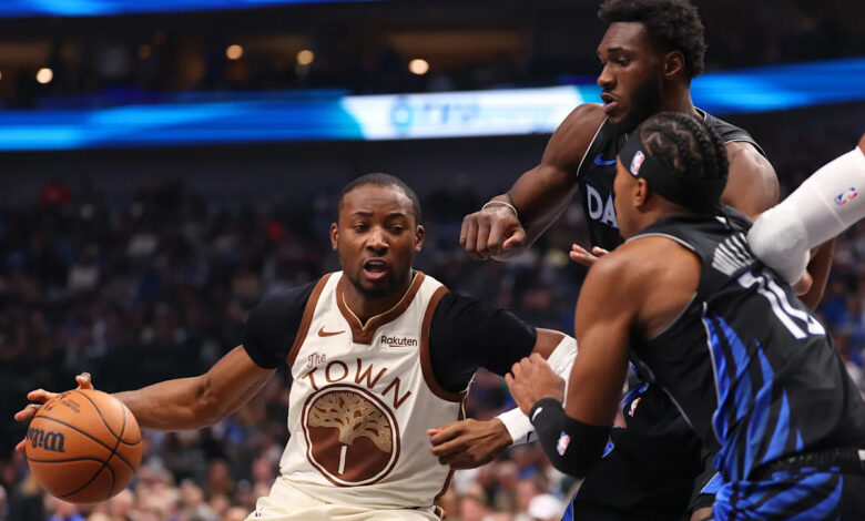 Вориорси су изгубили Џонатана Кумингу због повреде колена, пали од нараслог Мавса упркос 8 тројки Стивена Карија