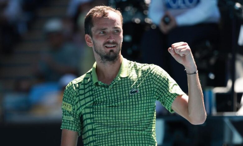 Даниил Медведев ‘није миран’ током чудесног повратка док Карлос Алкараз улази у осмину финала Аустралијан опена