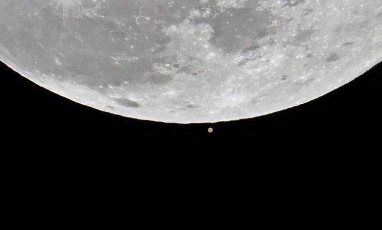 Снежни Месец ће овог викенда ‘прогутати’ једну од најсјајнијих звезда на небу: Где и када погледати