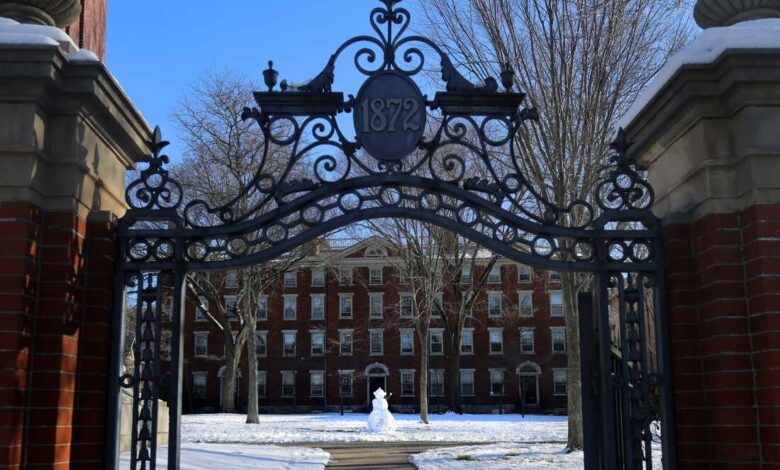 Браун додељује грантове као део посла са Трампом: НПР