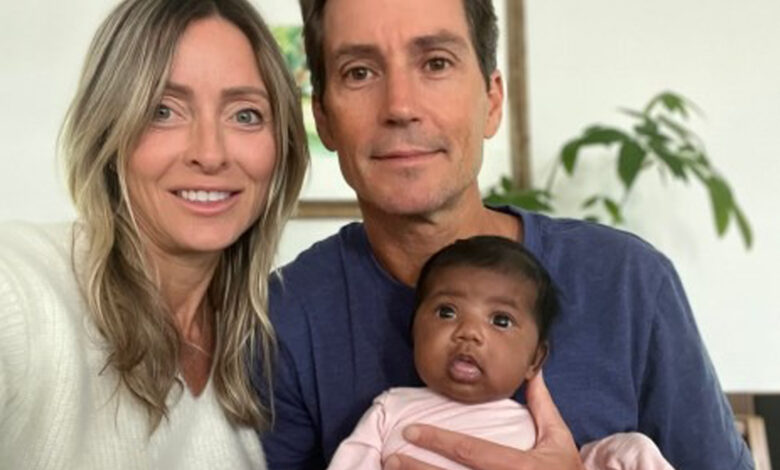 Пар на Флориди тужи клинику за плодност након што је наводна мешавина ембриона резултирала рођењем „детета који није белац“ који није биолошки њихово