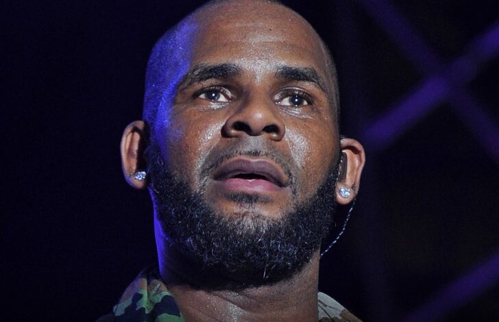 Р. Келли је под истрагом због поседовања броја телефона пензионисаног управника