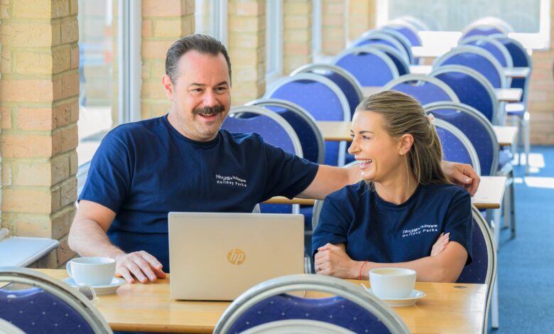 Данни и Дани Диер оживљавају караван парк за нову ТВ емисију: ‘То је прелепа ствар’ Данни и Дани Диер оживљавају караван парк за нову ТВ емисију: ‘То је прелепа ствар’