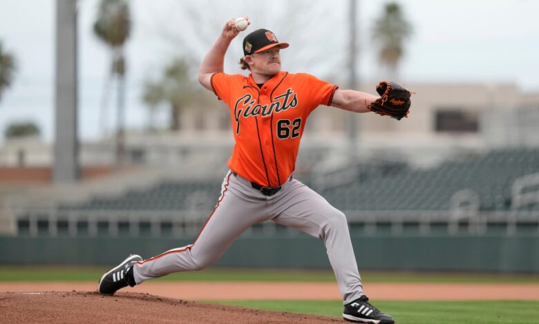 Логан Вебб, Хаиден Бирдсонг из СФ Гиантса бацају прве живе оловке Логан Вебб, Хаиден Бирдсонг из СФ Гиантса бацају прве живе оловке