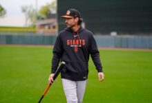 Тони Витело из СФ Гиантса стоји на месту након коментара од понедељка