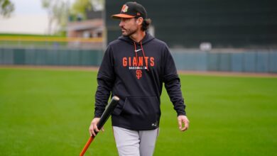 Тони Витело из СФ Гиантса стоји на месту након коментара од понедељка