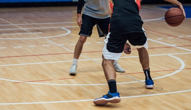 Ево зашто патике шкрипе на кошаркашком терену