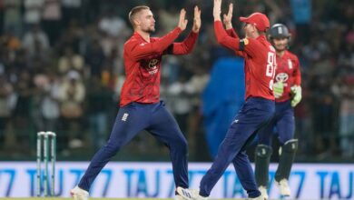 Енглеска је завршила серију Т20 док спинери сијају након борбе