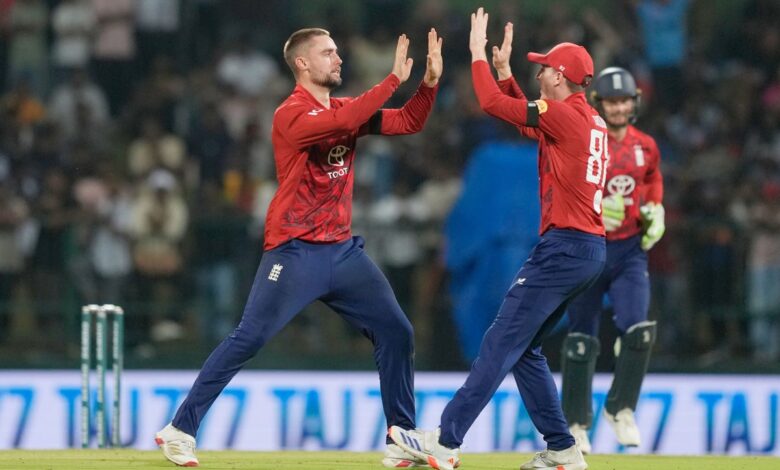 Енглеска је завршила серију Т20 док спинери сијају након борбе