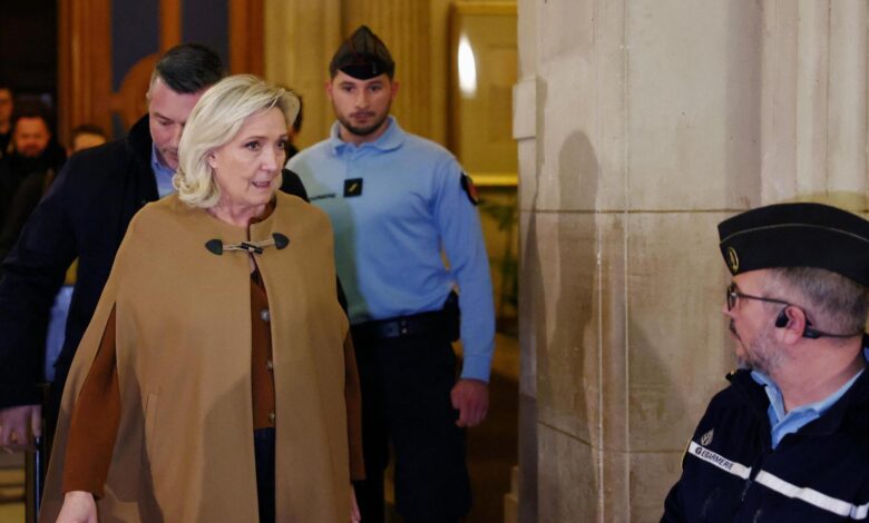 Тужилаштво тражи пет година дисквалификације за Марин Ле Пен без хитног извршења због злоупотребе фондова ЕУ Тужилаштво тражи пет година дисквалификације за Марин Ле Пен без хитног извршења због злоупотребе фондова ЕУ