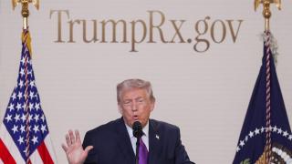 прети да блокира отварање граничног моста из Детроита