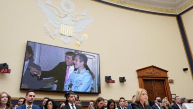 увреде и критике демократа и републиканаца