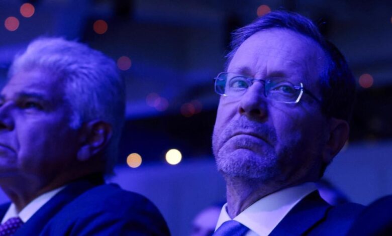 „Треба да се стидиш себе“