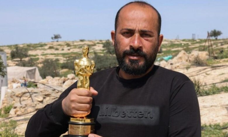 Израел поново напао палестинског редитеља документарног филма ‘Нема друге земље’, који је добио Оскара, и привео и повредио његову породицу