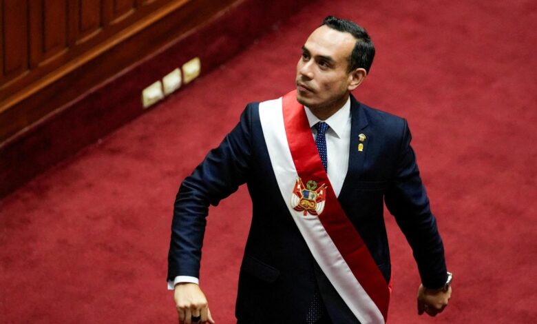 Конгрес Перуа разрешио дужности председника Хозеа Жерија након само четири месеца на функцији због неиспуњавања дужности Конгрес Перуа разрешио дужности председника Хозеа Жерија након само четири месеца на функцији због неиспуњавања дужности