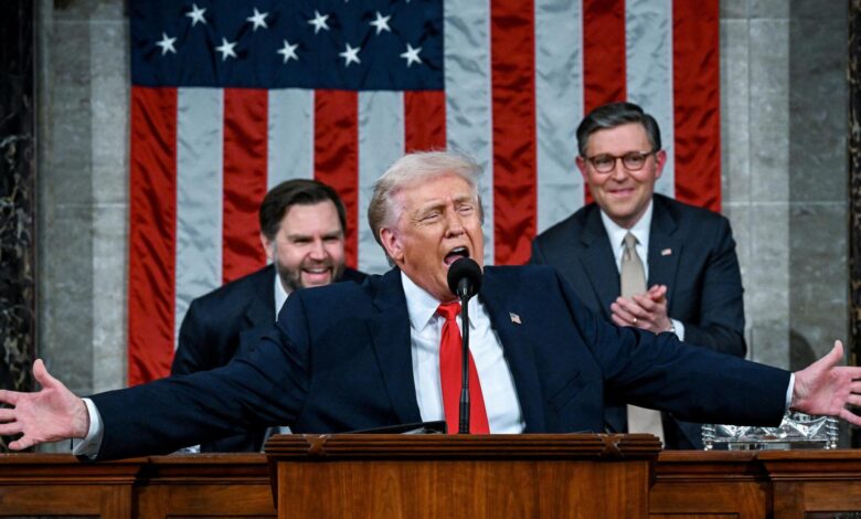 Трамп продаје „златну еру“ у маратонском обраћању о стању Уније како би покушао да поново придобије своје гласаче