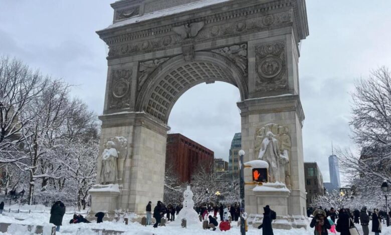 Снежна борба у Њујорку завршава се новим сукобом између полицијске управе и градоначелника Мамданија Снежна борба у Њујорку завршава се новим сукобом између полицијске управе и градоначелника Мамданија
