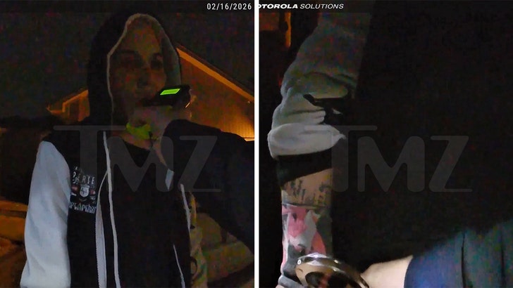 Еминемова бивша супруга Ким Скот ухапшена због вожње у пијаном стању ухваћена на полицијској камери Еминемова бивша супруга Ким Скот ухапшена због вожње у пијаном стању ухваћена на полицијској камери