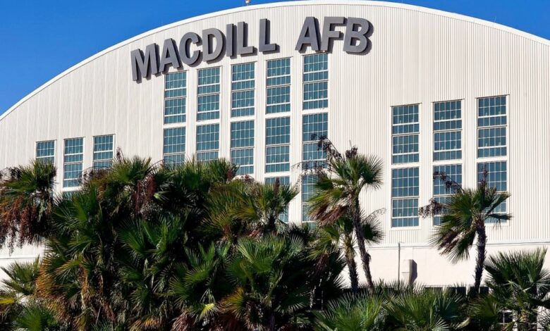 Бивши пуковник војске осуђен на 2 године затвора због слања тајних поверљивих борбених планова да би се удварао жени