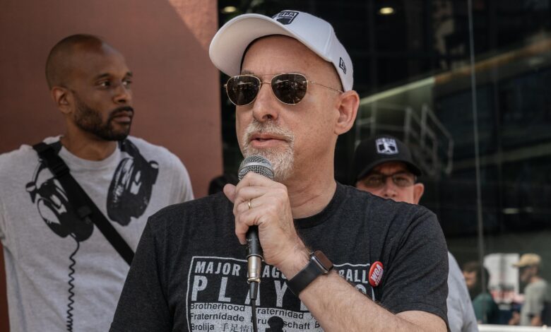 Извршни директор МЛБПА каже да је „локаут само загарантован“ усред последњих разговора о МЛБ ЦБА Извршни директор МЛБПА каже да је „локаут само загарантован“ усред последњих разговора о МЛБ ЦБА