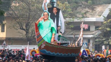 Син шеика Хасине каже да је влада „потпуно погрешно управљала“ протестима Ген З док Бангладеш излази на биралишта