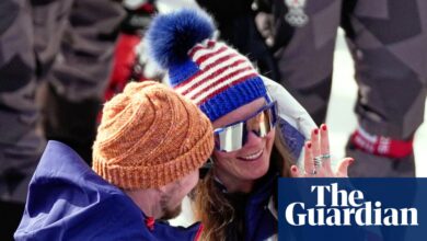 Олимпијски шампион Бризи Џонсон испао из супервелеслала а затим се верио на крају курса | Зимске олимпијске игре 2026