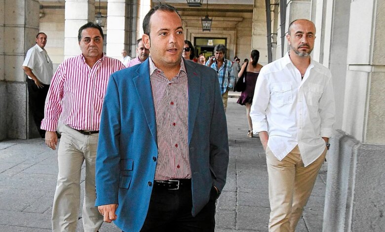 Дијего Мануел Агуера, градоначелник пријављен за сексуално узнемиравање малолетнице из школе борбе бикова, већ је преживео случај корупције Дијего Мануел Агуера, градоначелник пријављен за сексуално узнемиравање малолетнице из школе борбе бикова, већ је преживео случај корупције