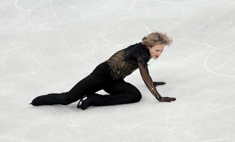 Илиа Малинин заузима 8. место након што је два пута пао у олимпијском слободном клизању Илиа Малинин заузима 8. место након што је два пута пао у олимпијском слободном клизању