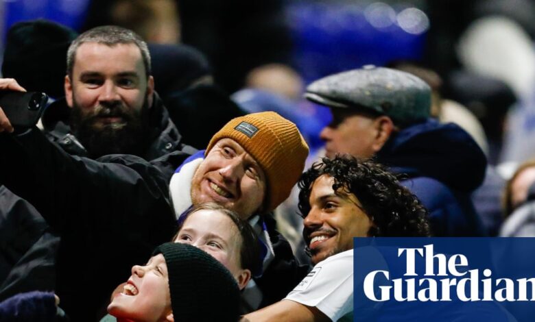 Ендруз поздравља Маклсфилдов дух после тесне победе Брентфорда у ФА купу | ФА куп