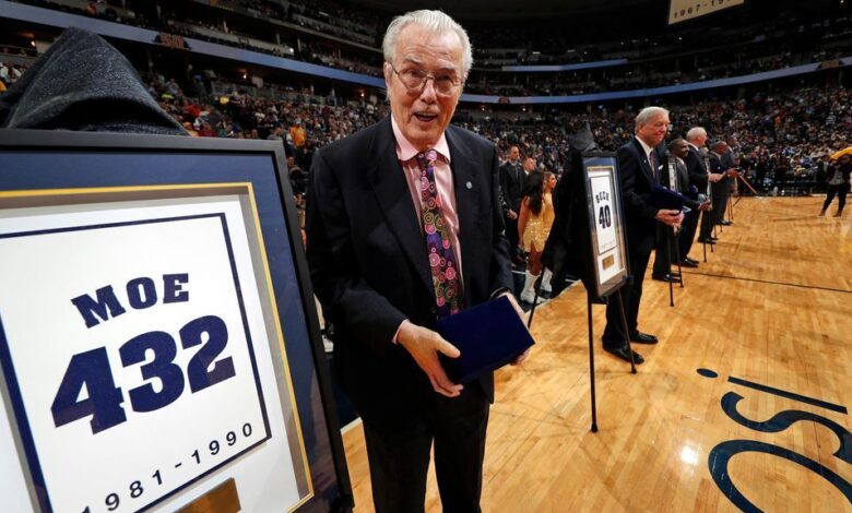 Даг Мо, легендарни бивши тренер Нагетса, преминуо је у 87 Даг Мо, легендарни бивши тренер Нагетса, преминуо је у 87