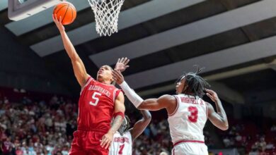 Дариус Ацуфф Јр. из Арканзаса има 49 поена, скоро је донео победу од 2 ОТ