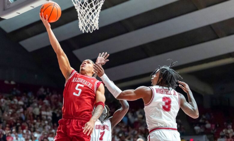 Дариус Ацуфф Јр. из Арканзаса има 49 поена, скоро је донео победу од 2 ОТ