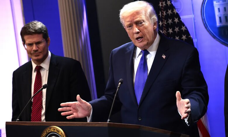 Трамп, бесан, напада Врховни суд због тарифа: „То је дубоко разочаравајуће и стидим се одређених судија што немају храбрости да ураде оно што је исправно“ Трамп, бесан, напада Врховни суд због тарифа: „То је дубоко разочаравајуће и стидим се одређених судија што немају храбрости да ураде оно што је исправно“