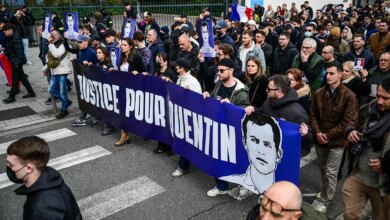 Становници Лиона излазе на улице да одају почаст Квентину Деранкуу: „Убиствени антифаси!“