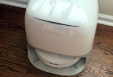 Пустио сам Робороцк-ов први самочистећи ваљкасти усисивач да очисти моје подове од тврдог дрвета, и то је испоручено