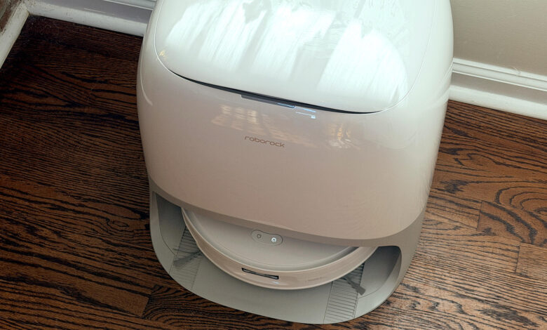 Пустио сам Робороцк-ов први самочистећи ваљкасти усисивач да очисти моје подове од тврдог дрвета, и то је испоручено