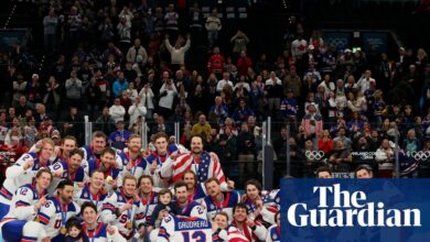 Америчка мушка хокејашка репрезентација посећује Белу кућу док се неки играчи са Минесотом држе по страни | Репрезентација САД у хокеју на леду