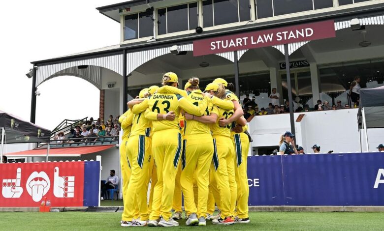 Аустралијанци су изгубили брутални ударац због двоструке повреде неколико минута пре првог ОДИ пошто су Еллисе Перри и Ким Гартх искључене из серије Аустралијанци су изгубили брутални ударац због двоструке повреде неколико минута пре првог ОДИ пошто су Еллисе Перри и Ким Гартх искључене из серије