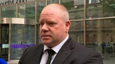 Бивша звезда АФЛ Ник Стивенс се обрушила на тужилаштво ван суда након дана техничких проблема