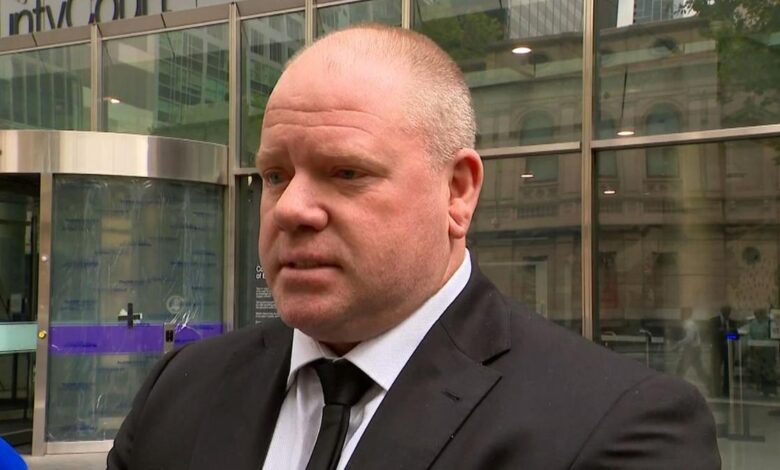 Бивша звезда АФЛ Ник Стивенс се обрушила на тужилаштво ван суда након дана техничких проблема