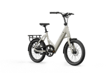 Тенваис-ов компактни е-бицикл се окреће и преклапа како би се поклопио